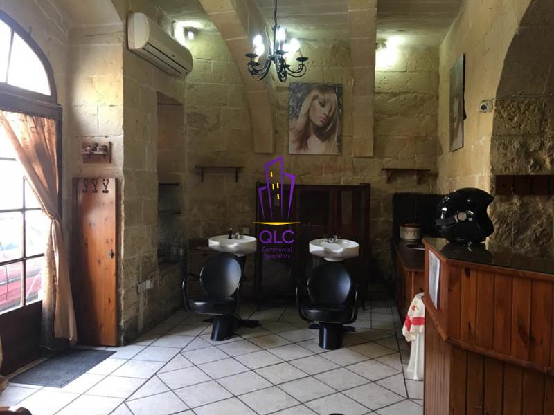 Retail / Shops / Clinics in Mosta - REF 24869