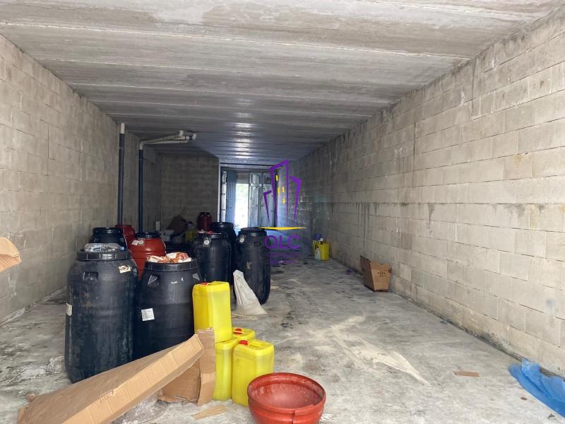 Factories / Warehouses in Zebbug - REF 49390